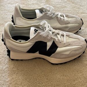 New Balance 327 sneaker